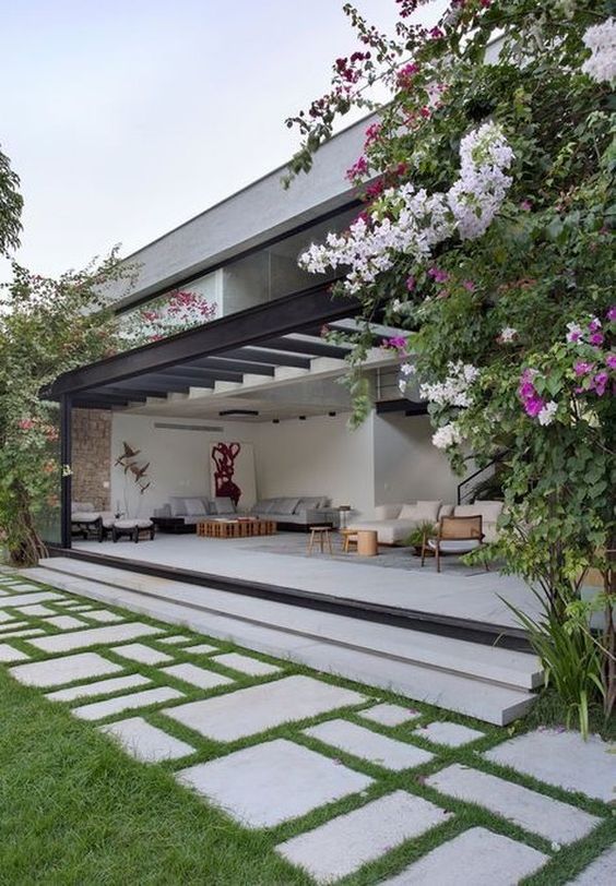 травертин в саду